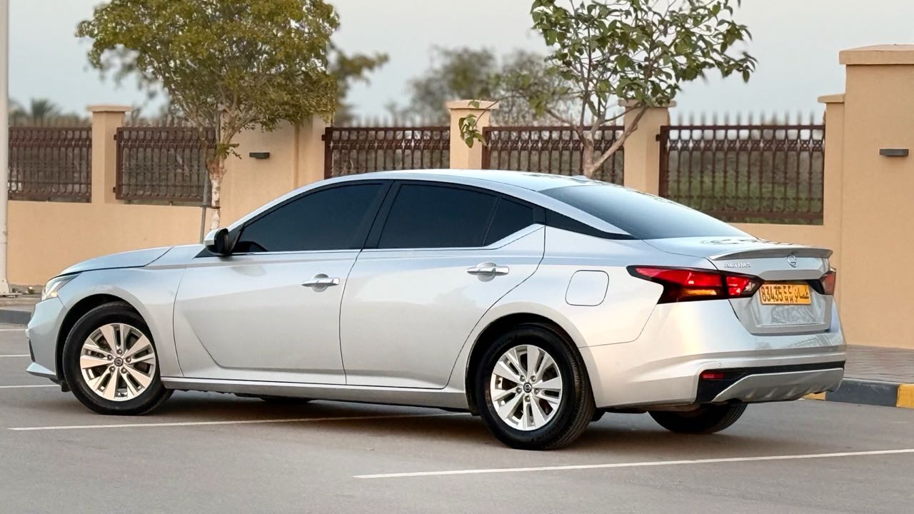 Car Image 2021 NISSAN ALTIMA SV