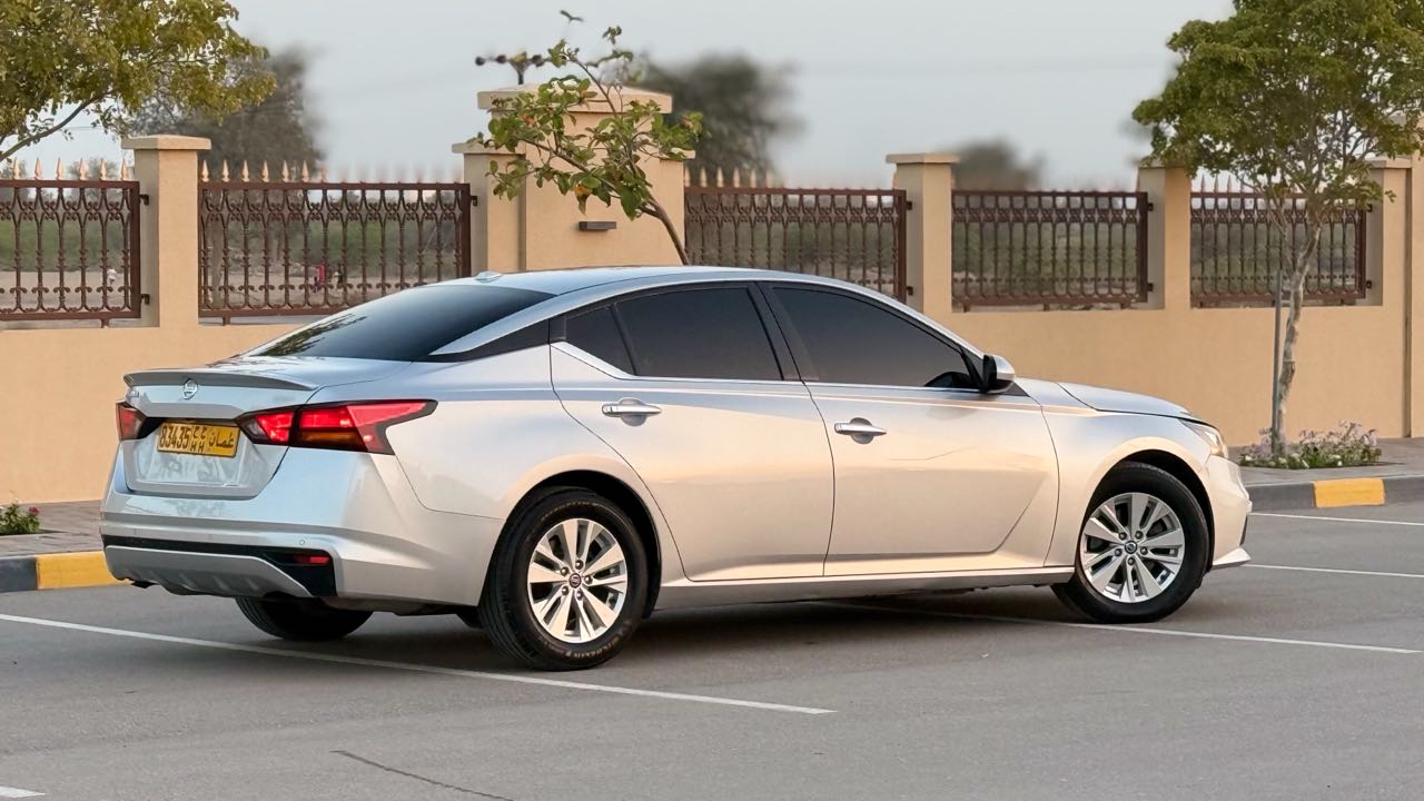 Car Image 2021 NISSAN ALTIMA SV