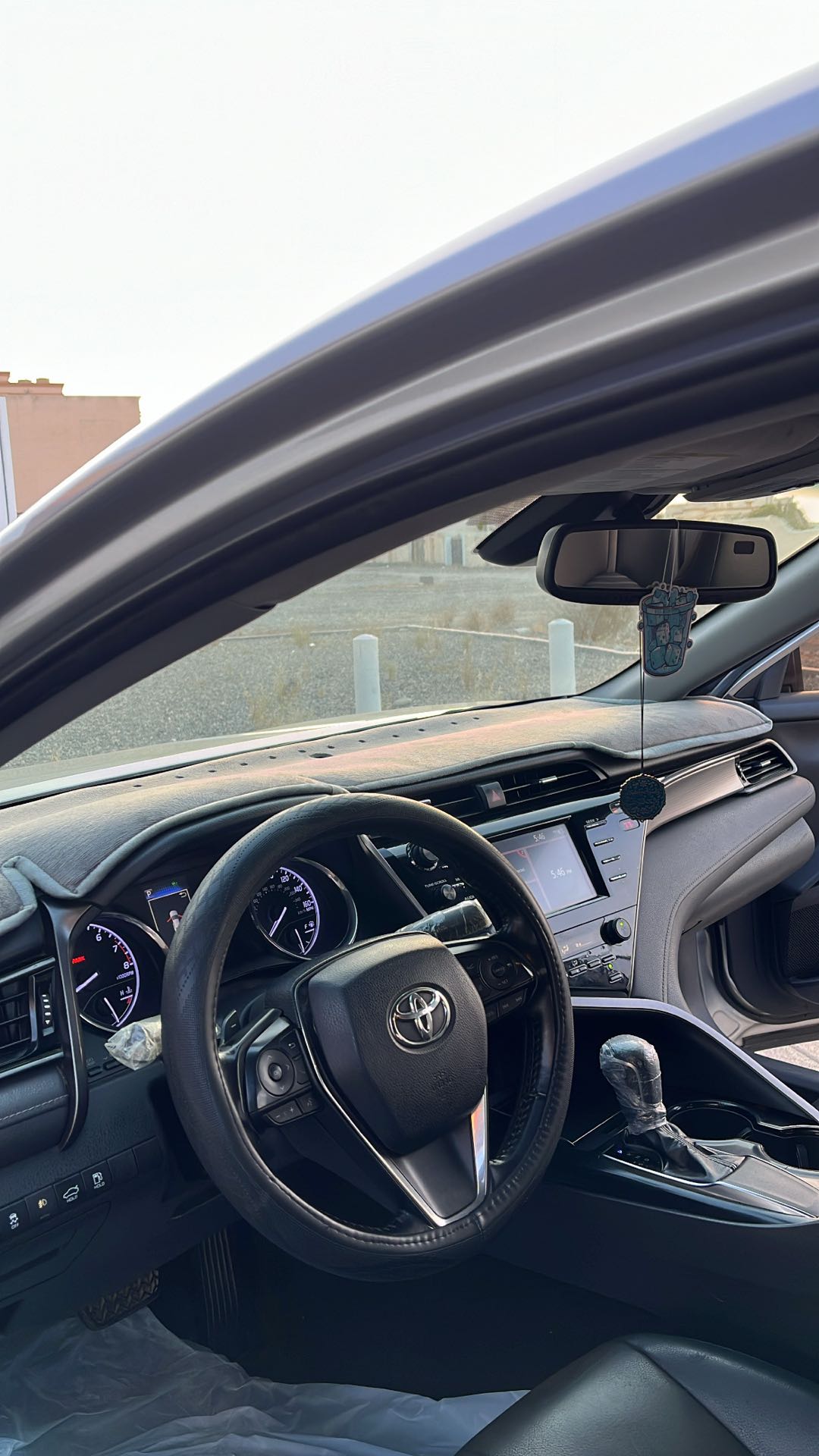 Car Image 2019 TOYOTA CAMRY LE