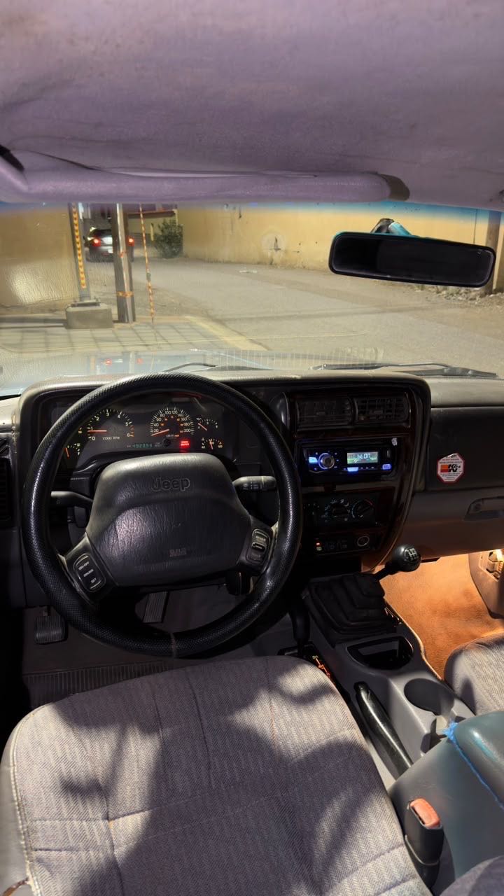 Car Image 1997 JEEP CHEROKEE Sport