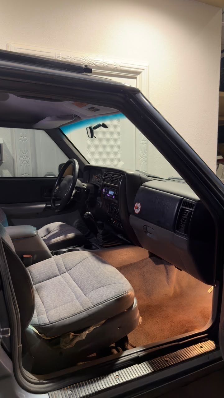 Car Image 1997 JEEP CHEROKEE Sport
