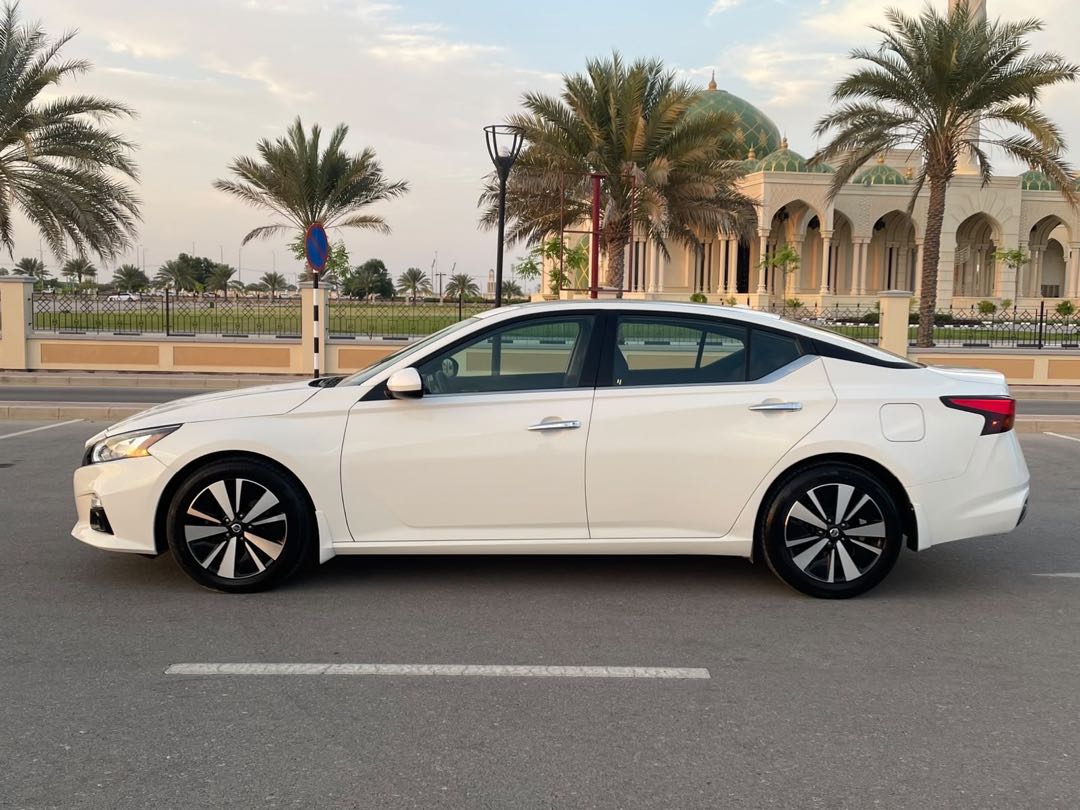 Car Image 2019 NISSAN ALTIMA SV