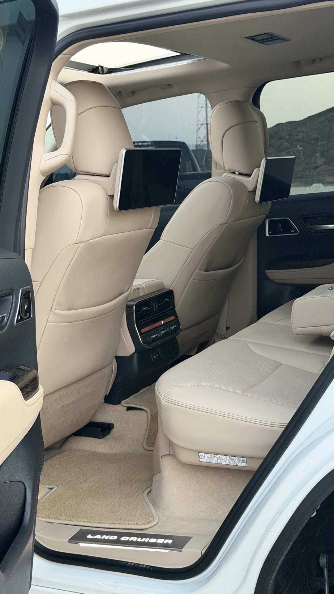 Car Image 2022 TOYOTA LAND CRUISER VX