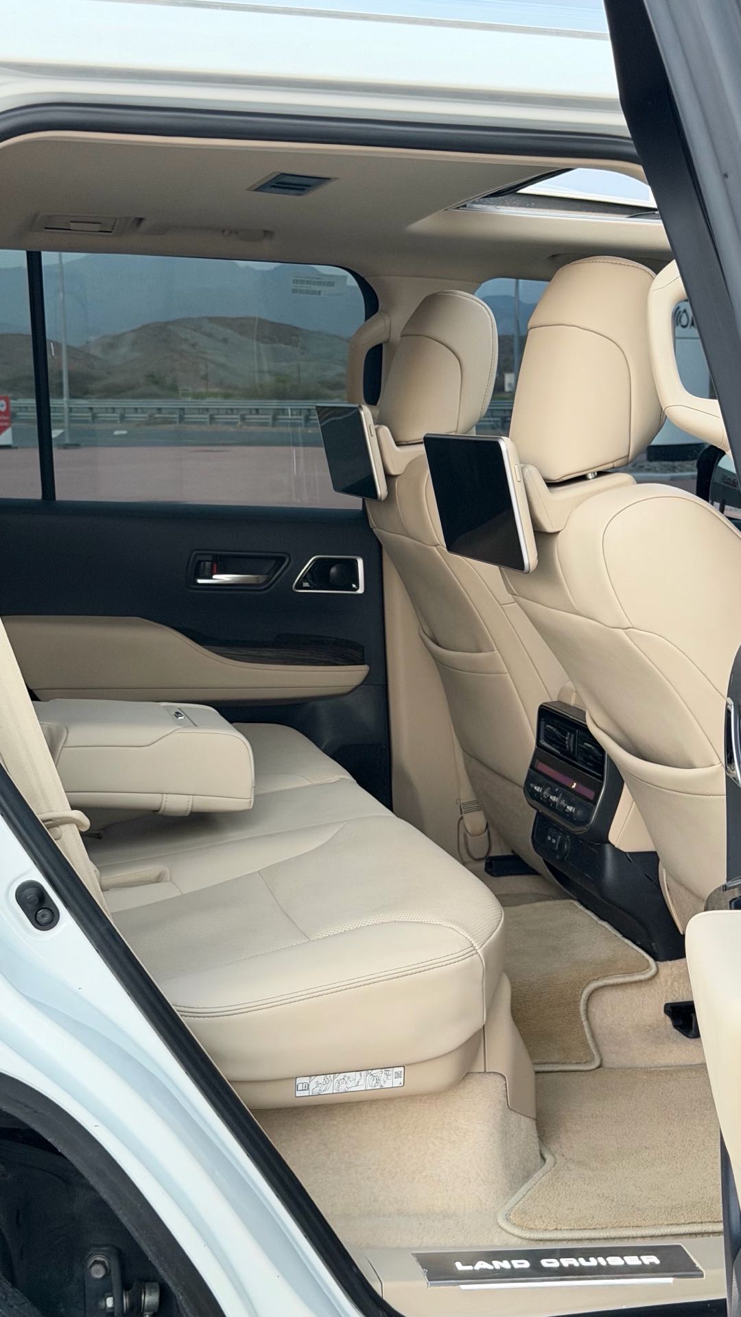 Car Image 2022 TOYOTA LAND CRUISER VX