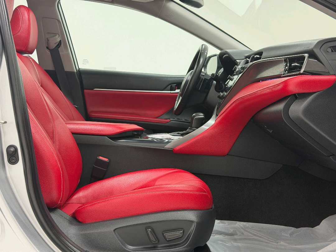 Car Image 2019 TOYOTA CAMRY XSE