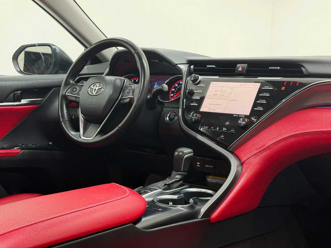 Car Image 2019 TOYOTA CAMRY XSE