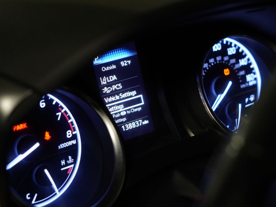 Car Image 2018 TOYOTA CAMRY SE
