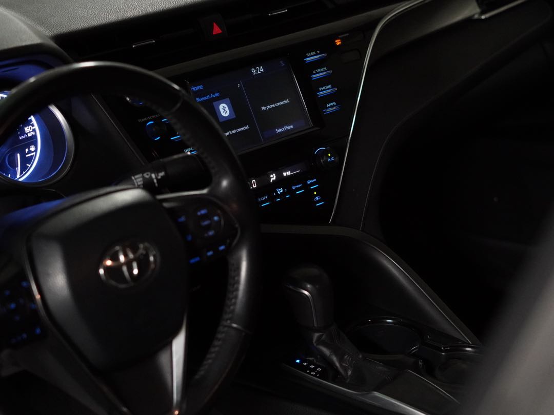Car Image 2018 TOYOTA CAMRY SE