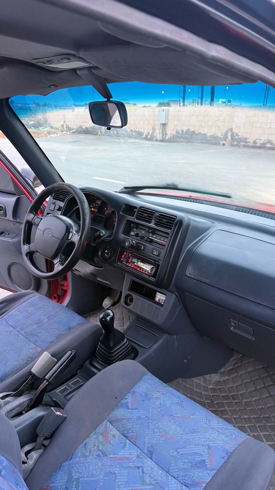Car Image 1997 TOYOTA RAV4 Base