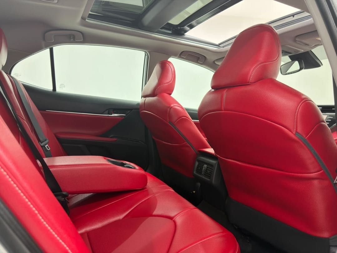 Car Image 2019 TOYOTA CAMRY XLE