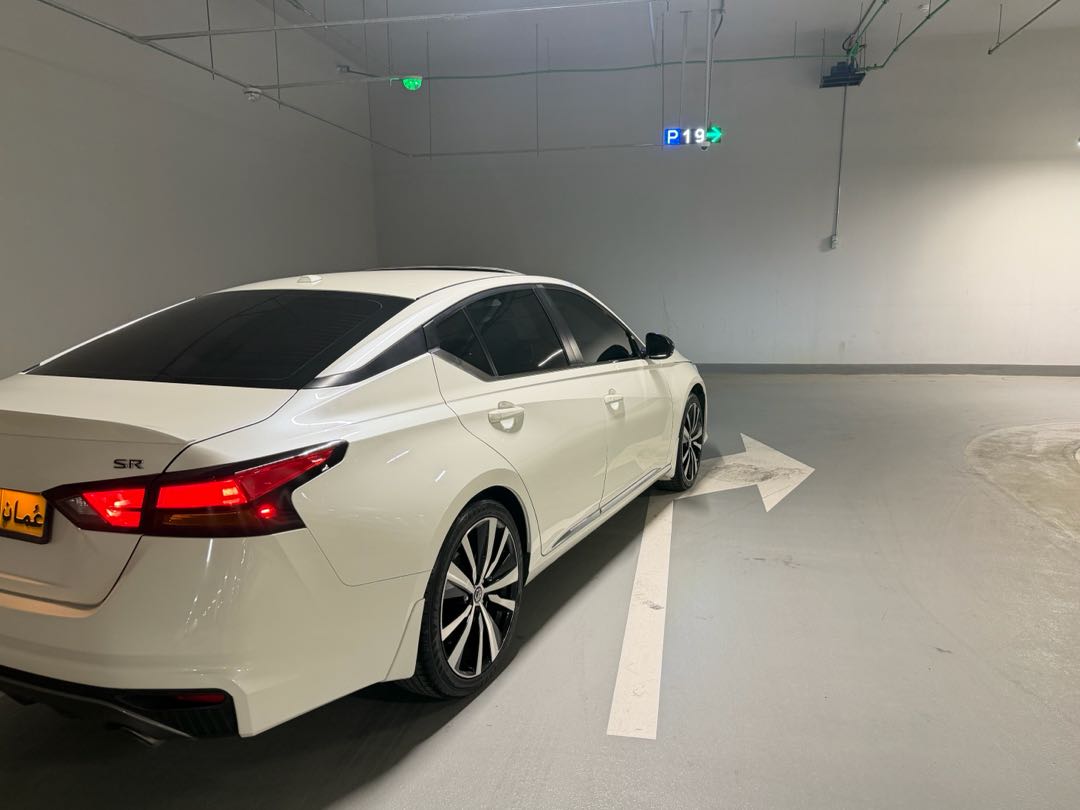 Car Image 2019 NISSAN ALTIMA SR
