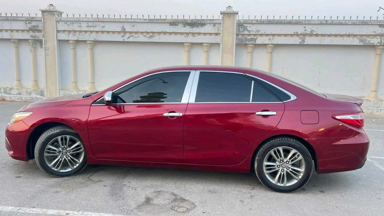 Car Image 2017 TOYOTA CAMRY SE