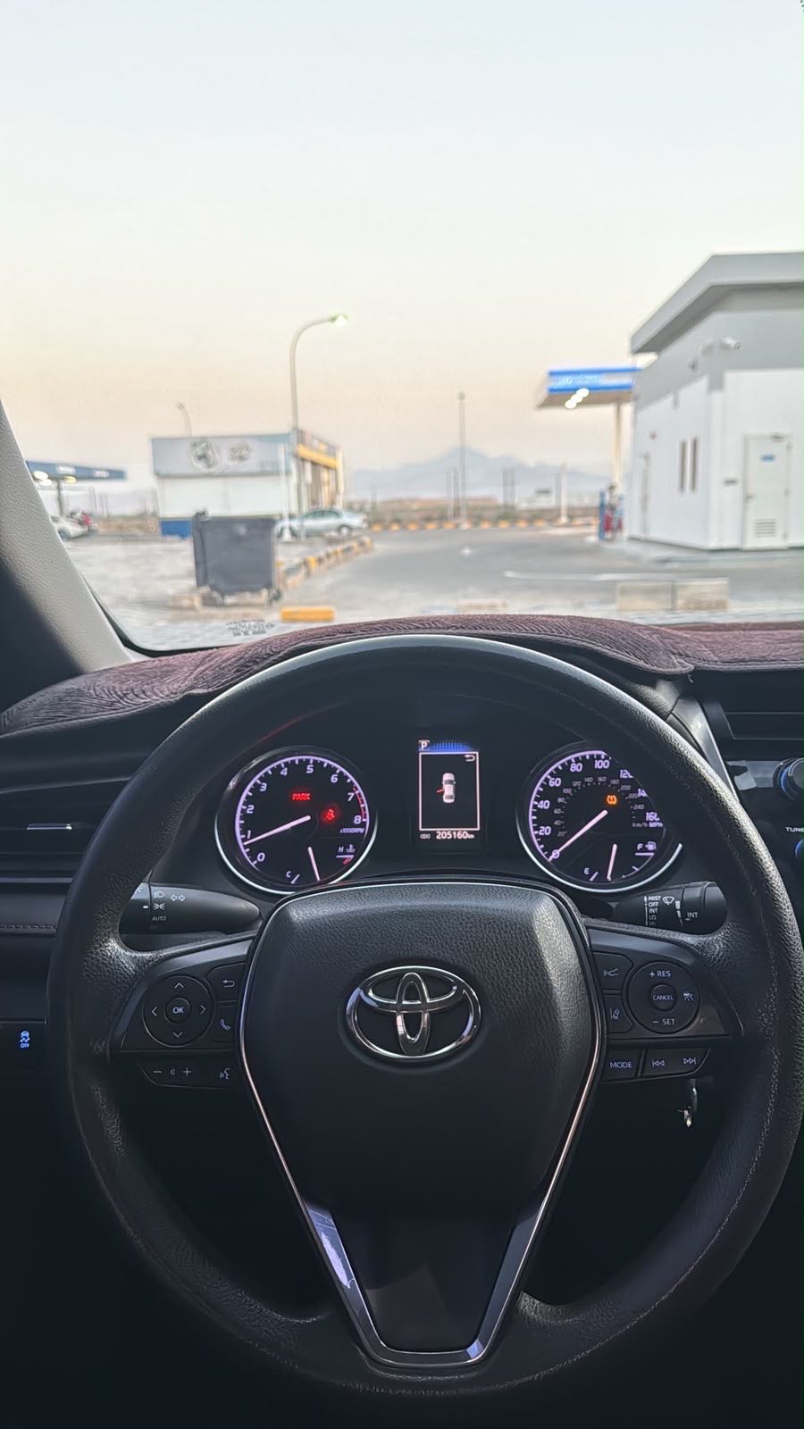 Car Image 2019 TOYOTA CAMRY LE