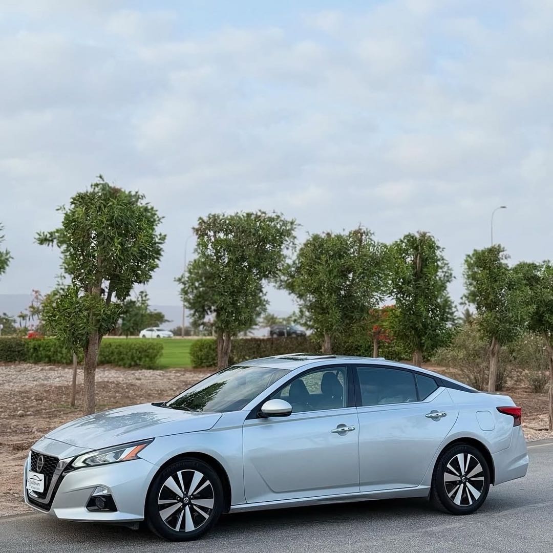Car Image 2019 NISSAN ALTIMA SV
