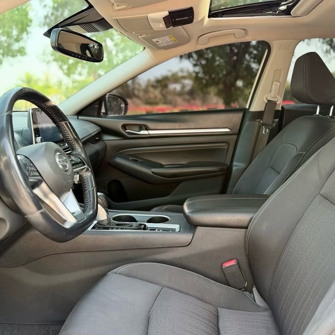 Car Image 2019 NISSAN ALTIMA SV