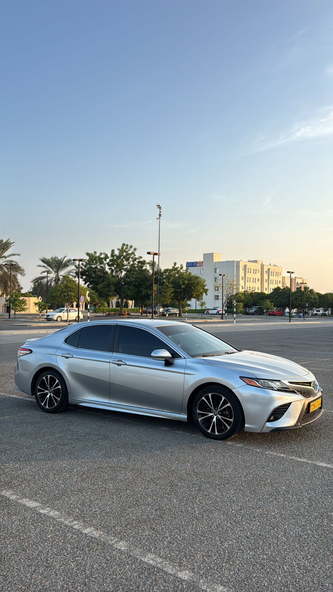 Car Image 2018 TOYOTA CAMRY SE