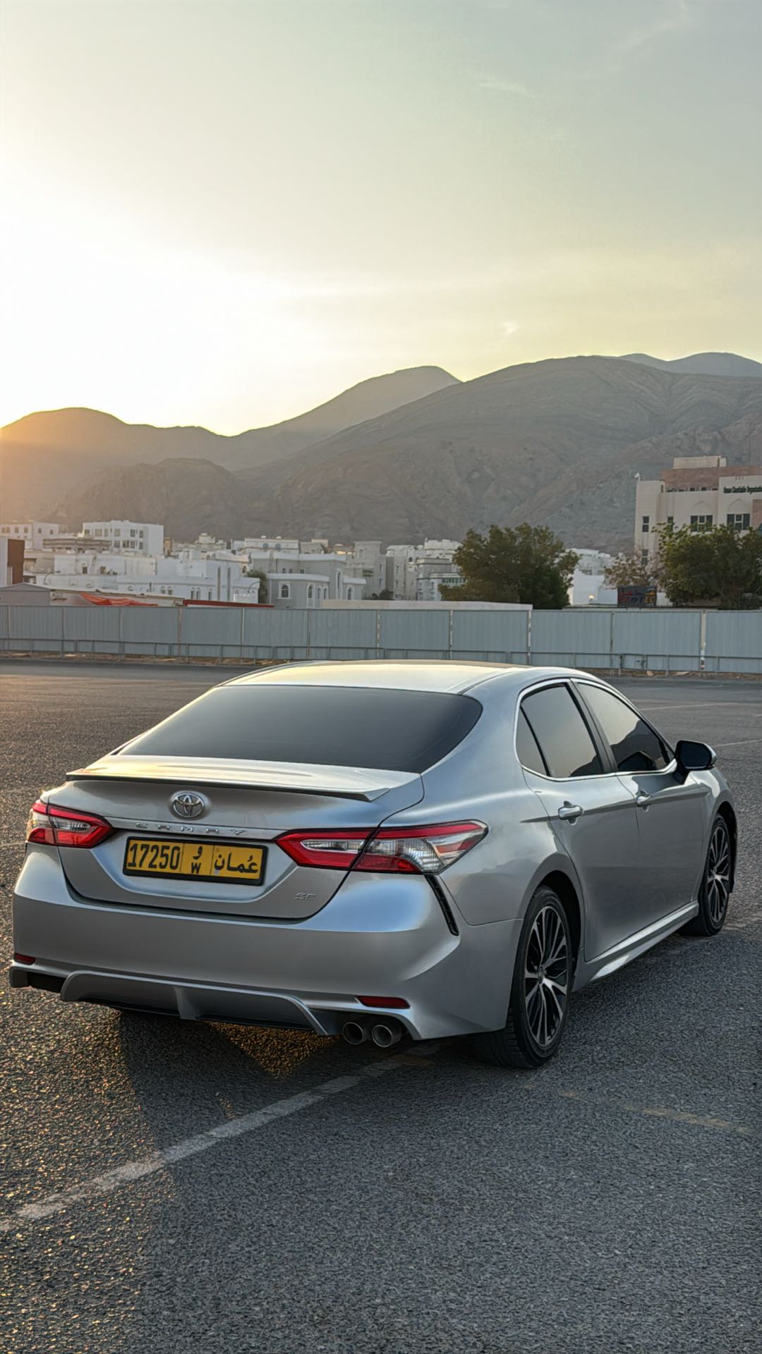 Car Image 2018 TOYOTA CAMRY SE