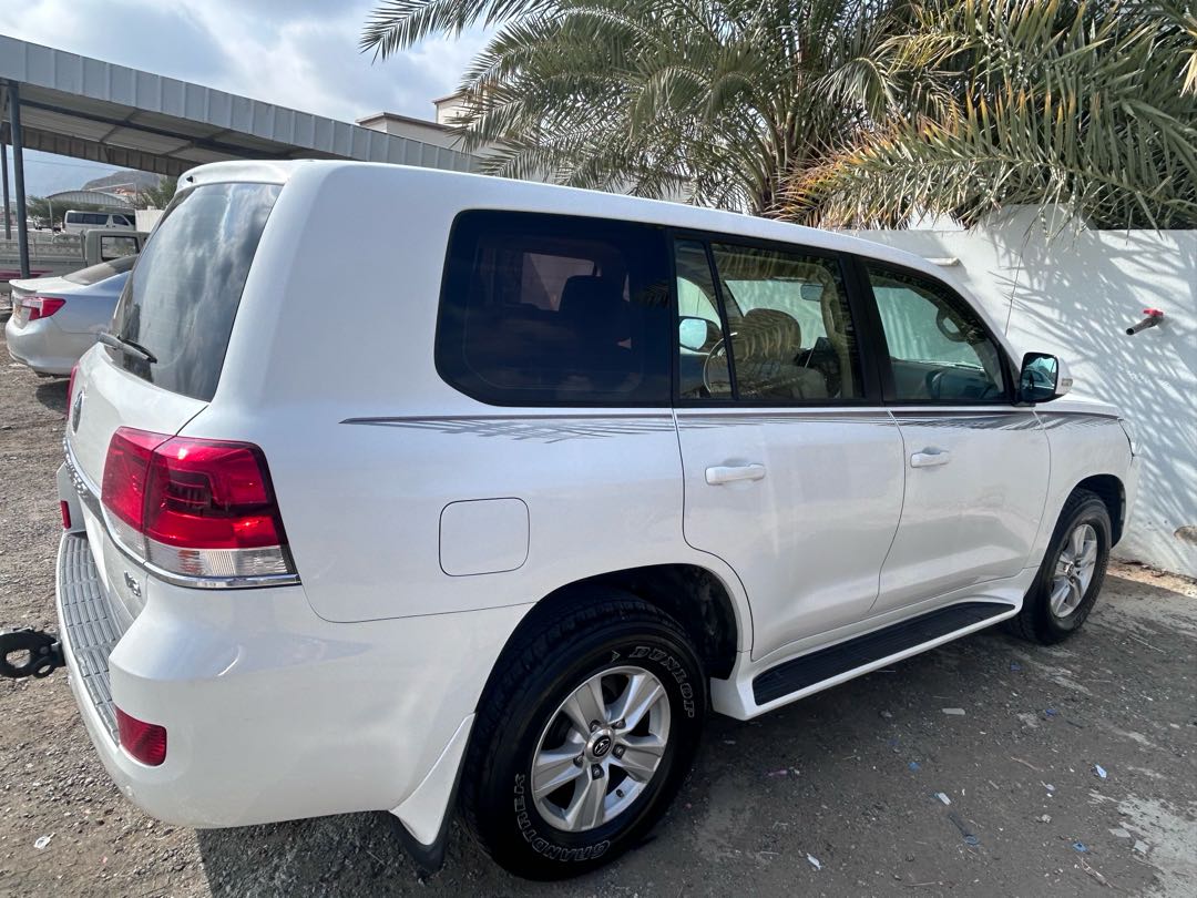 Car Image 2019 TOYOTA LAND CRUISER GX.R