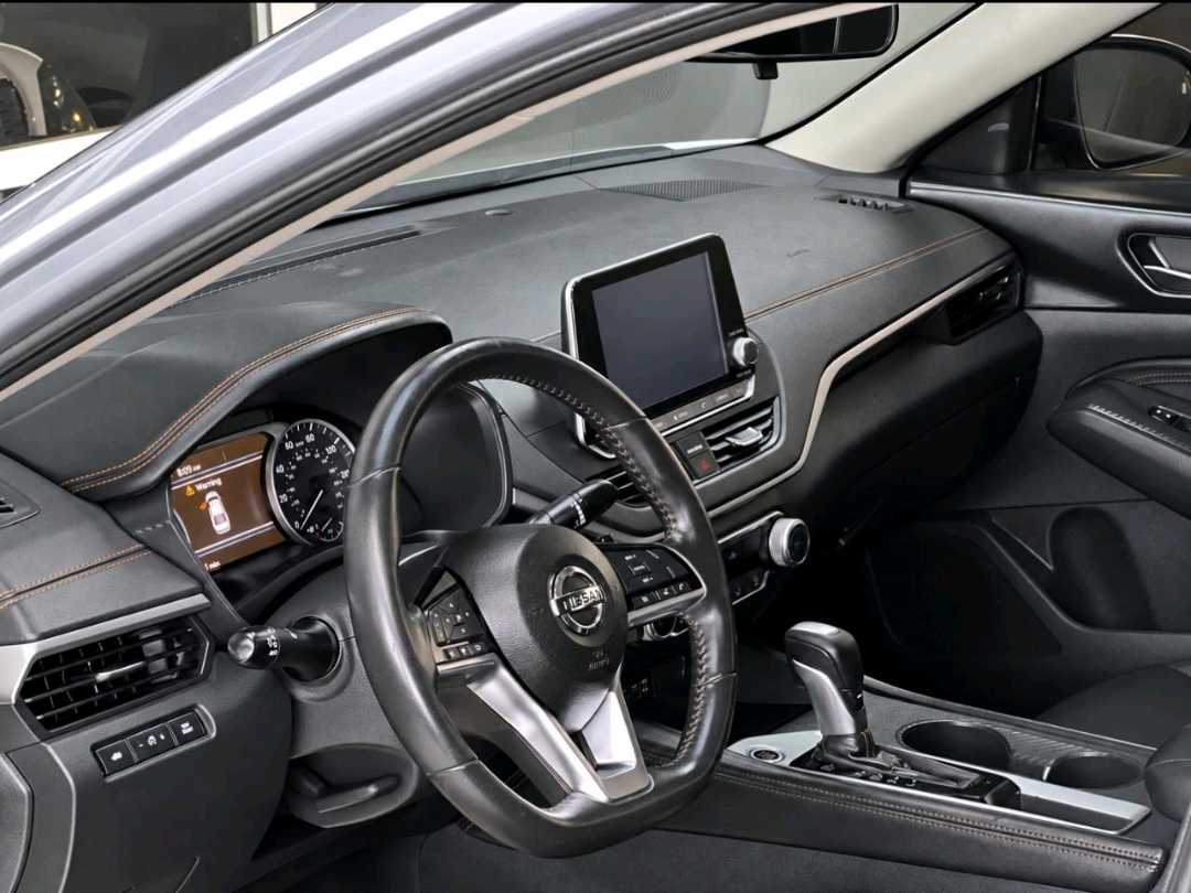 Car Image 2020 NISSAN ALTIMA SR