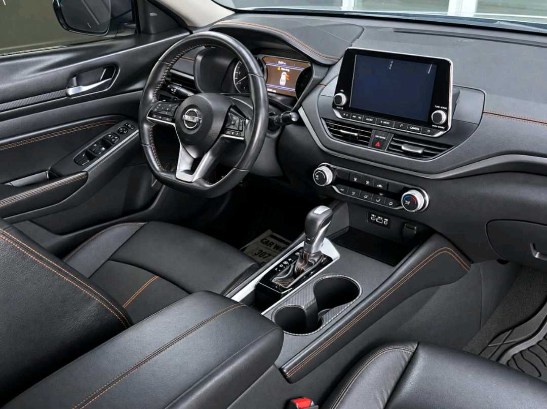 Car Image 2020 NISSAN ALTIMA SR