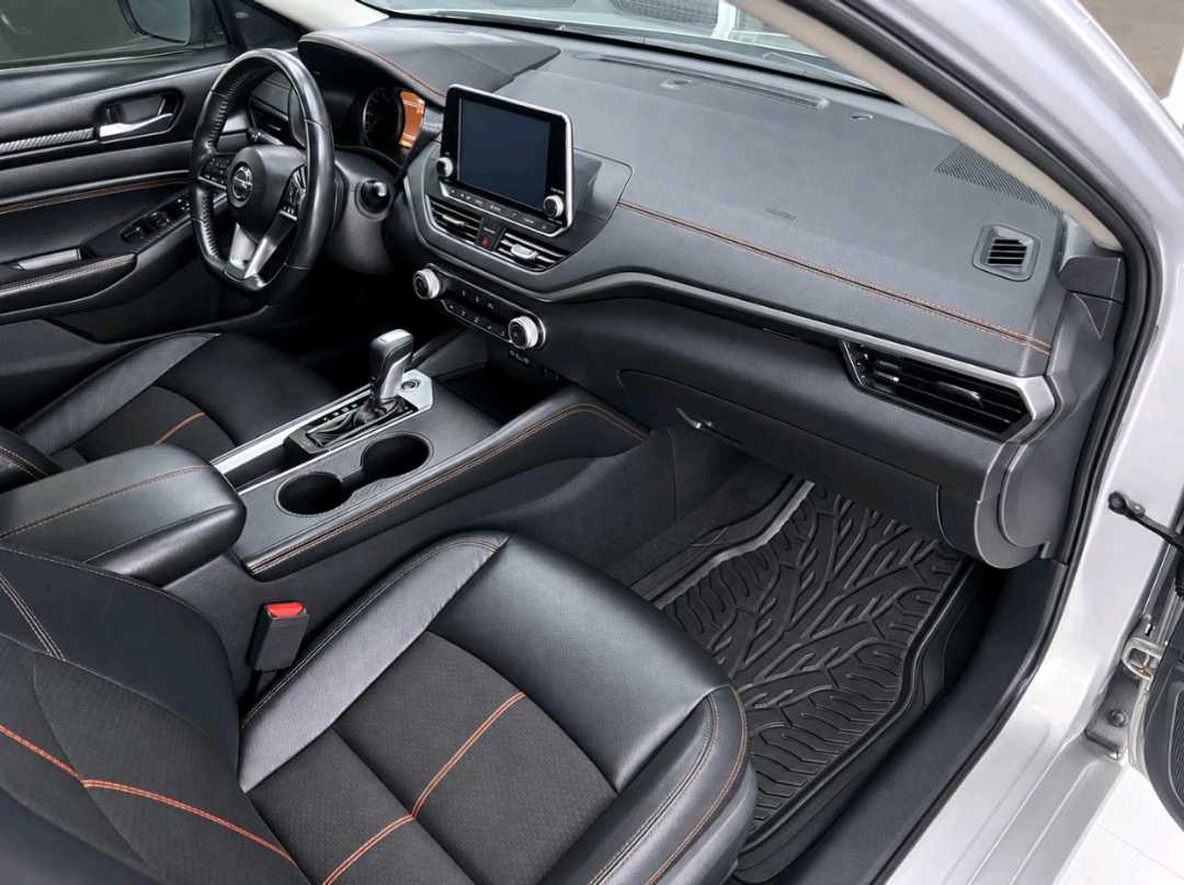 Car Image 2020 NISSAN ALTIMA SR