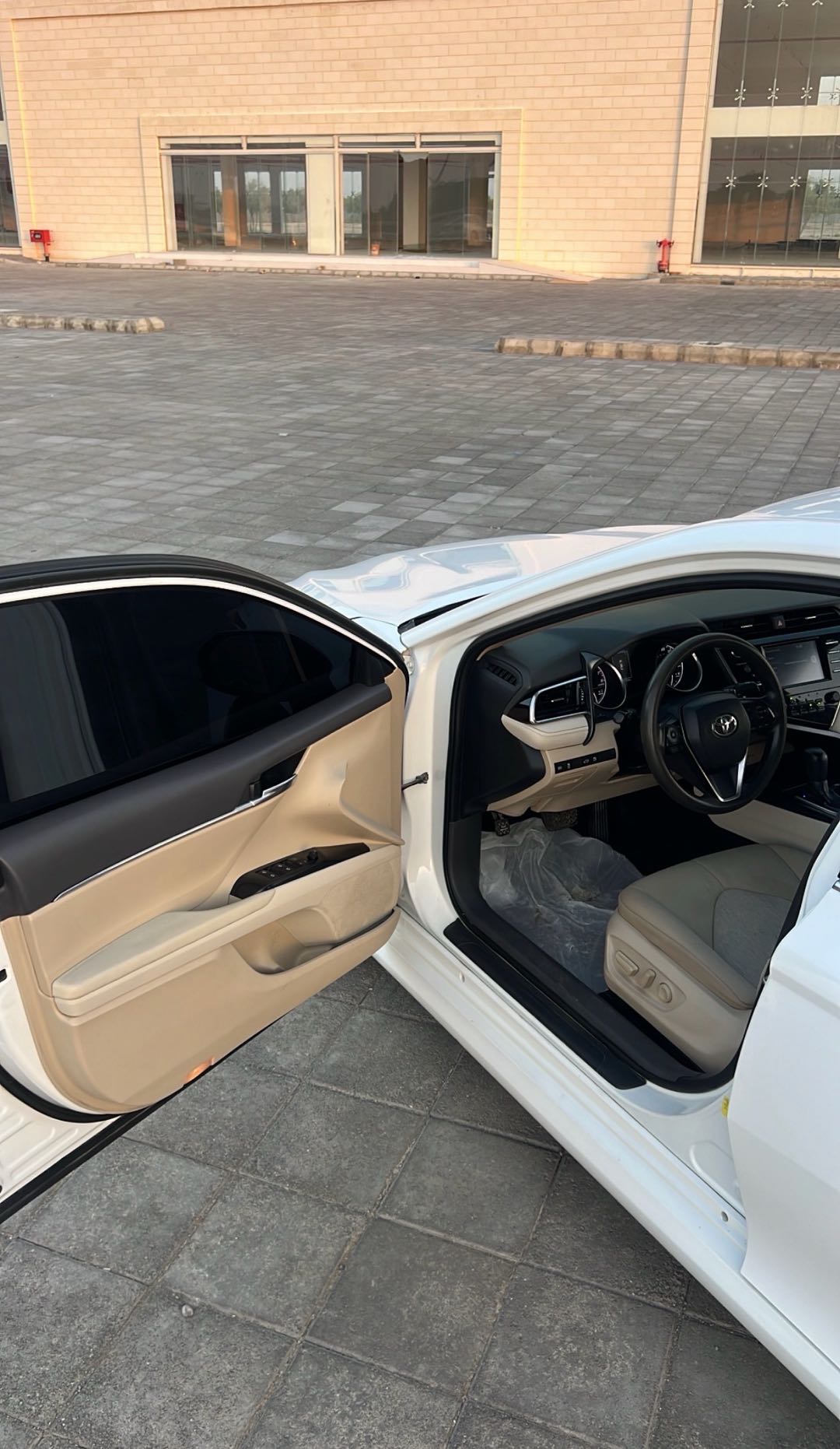 Car Image 2018 TOYOTA CAMRY LE