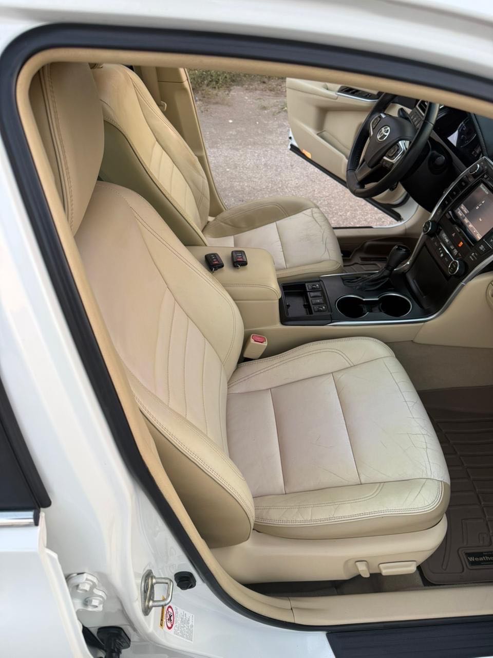 Car Image 2017 TOYOTA CAMRY XLE