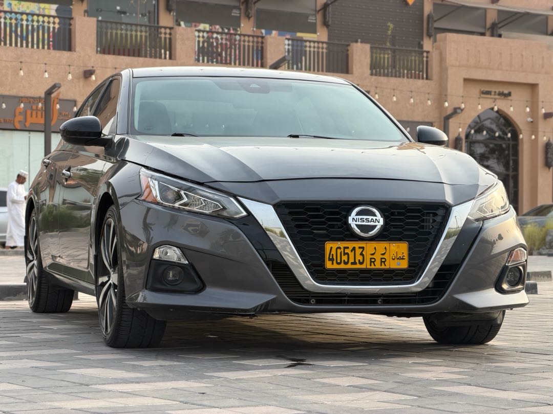 Car Image 2020 NISSAN ALTIMA SR