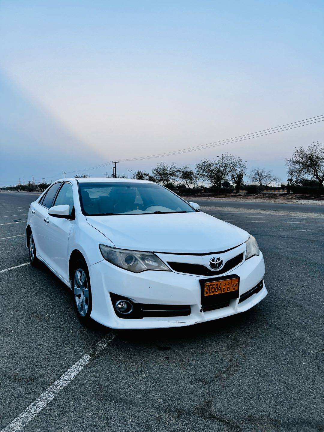 Car Image 2015 TOYOTA CAMRY LE