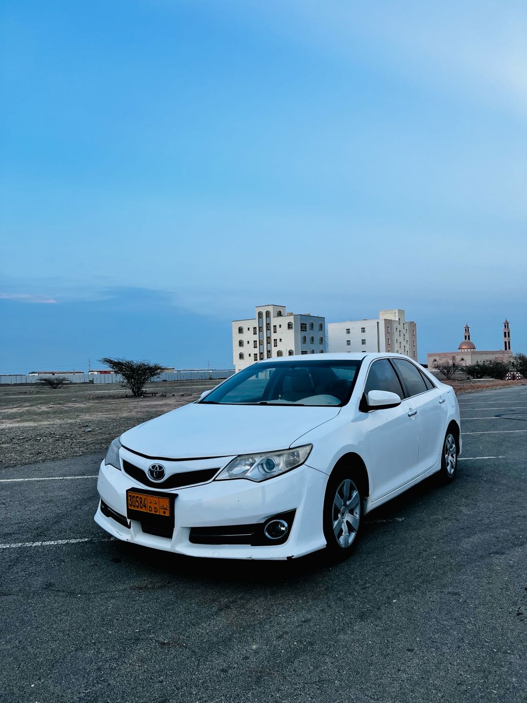 Car Image 2015 TOYOTA CAMRY LE