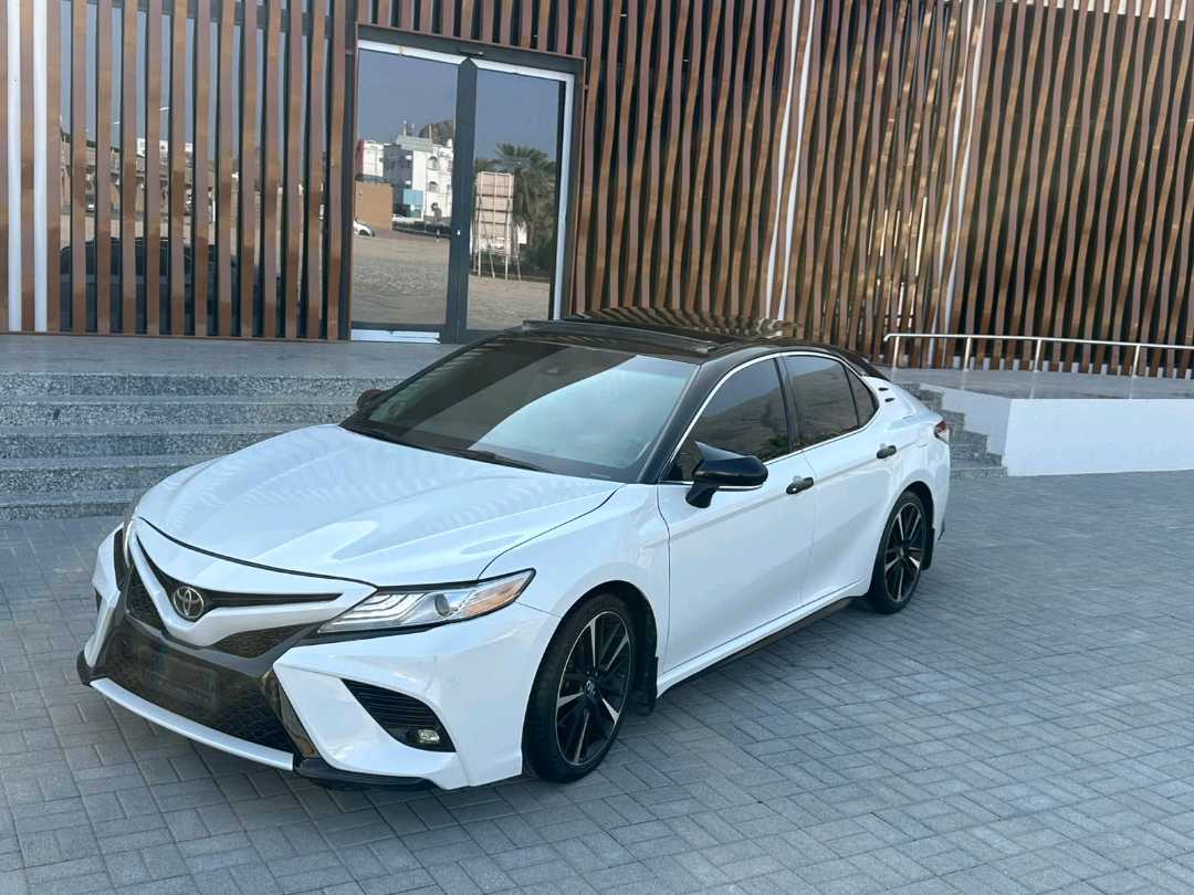 Car Image 2018 TOYOTA CAMRY XSE