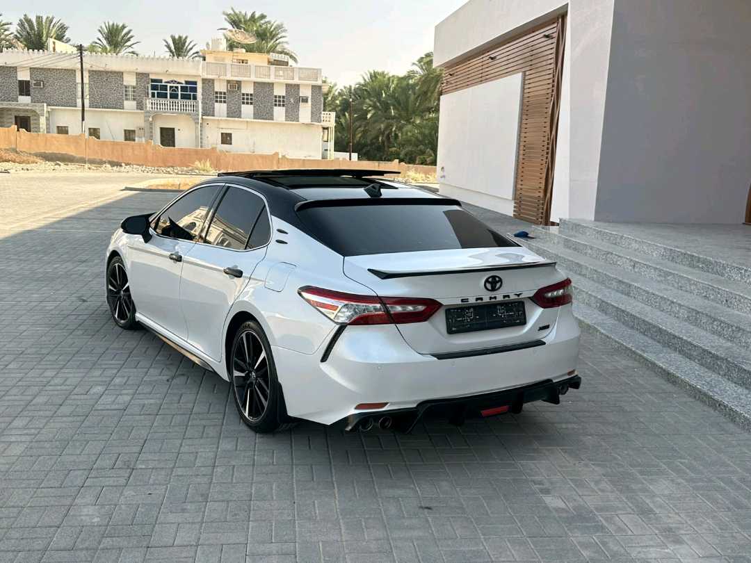 Car Image 2018 TOYOTA CAMRY XSE