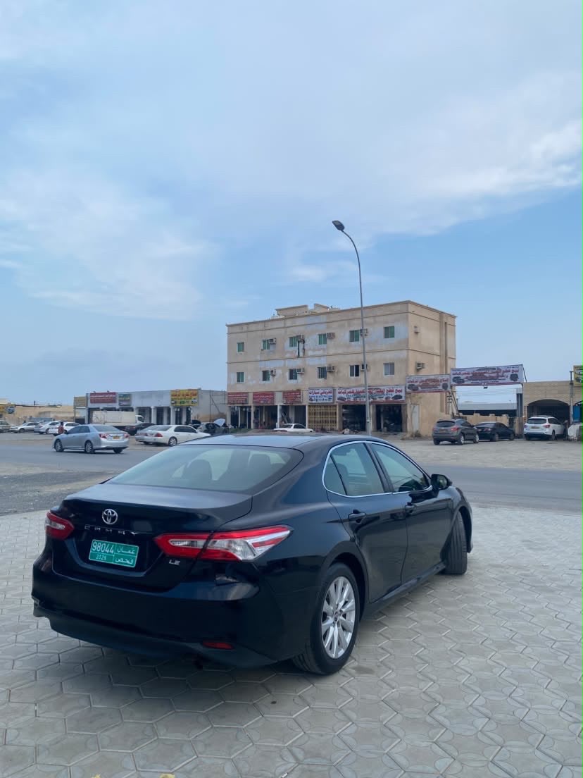 Car Image 2018 TOYOTA CAMRY LE