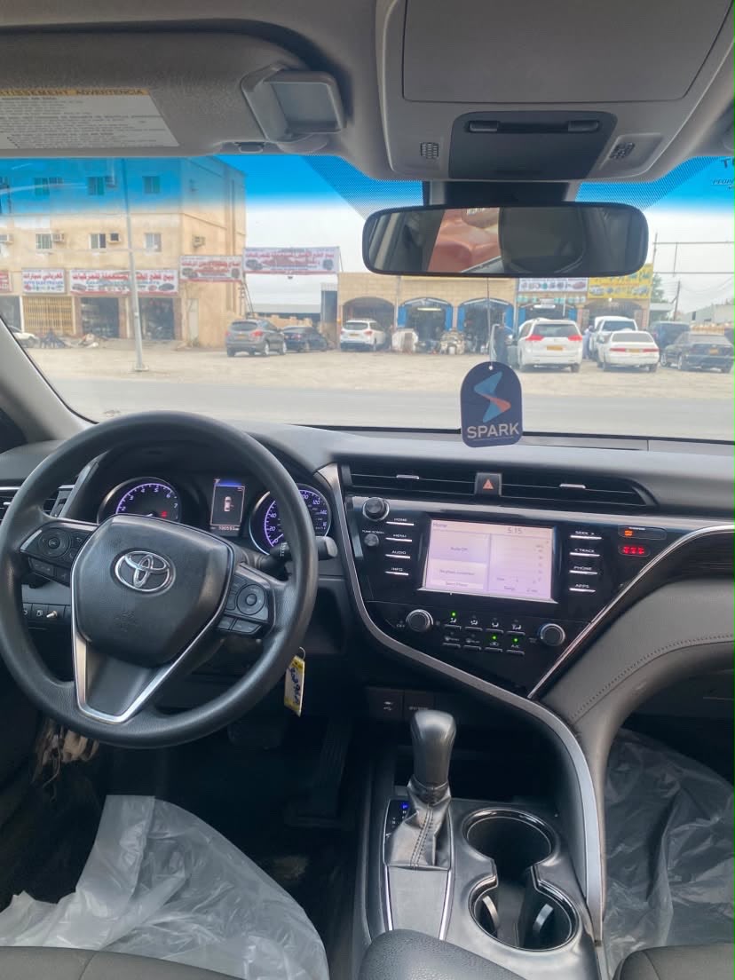 Car Image 2018 TOYOTA CAMRY LE