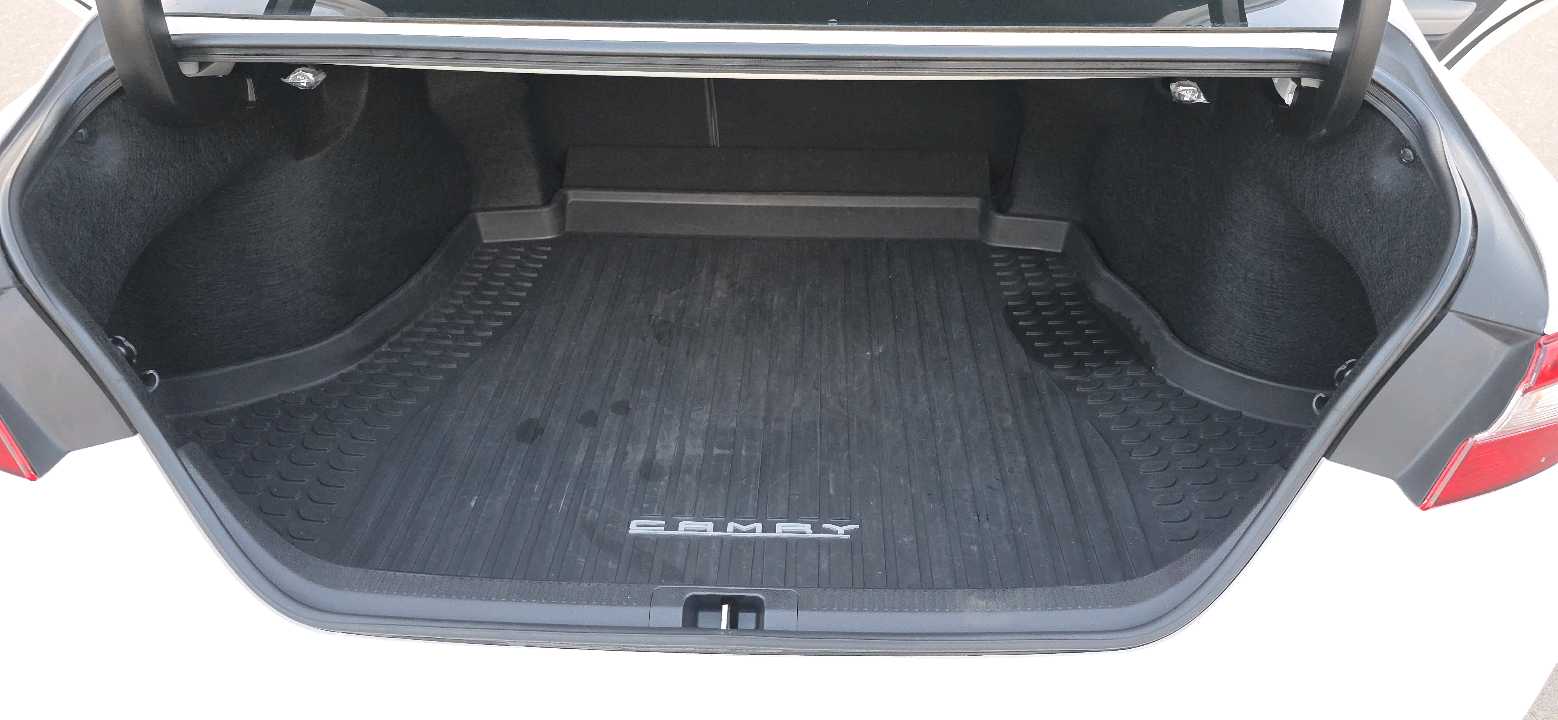 Car Image 2018 TOYOTA CAMRY SE