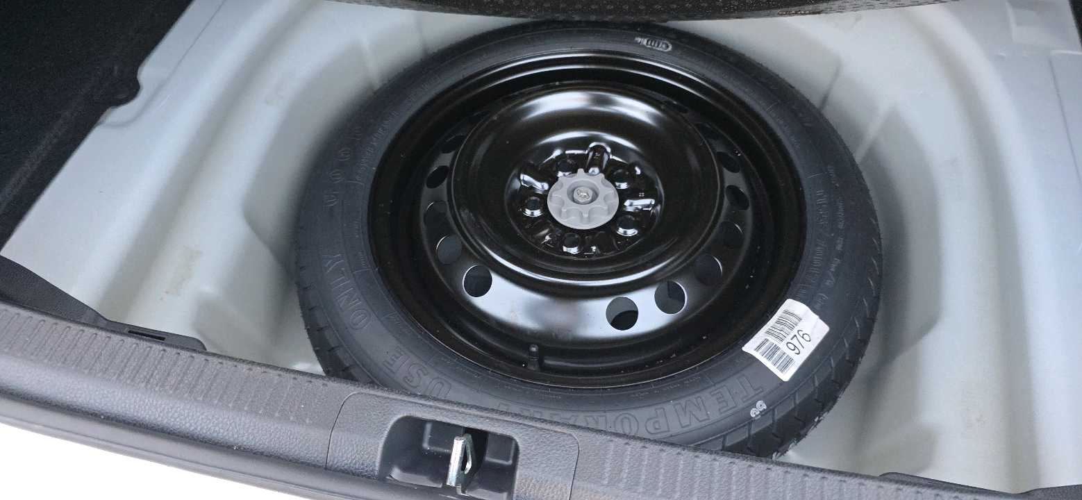 Car Image 2018 TOYOTA CAMRY SE