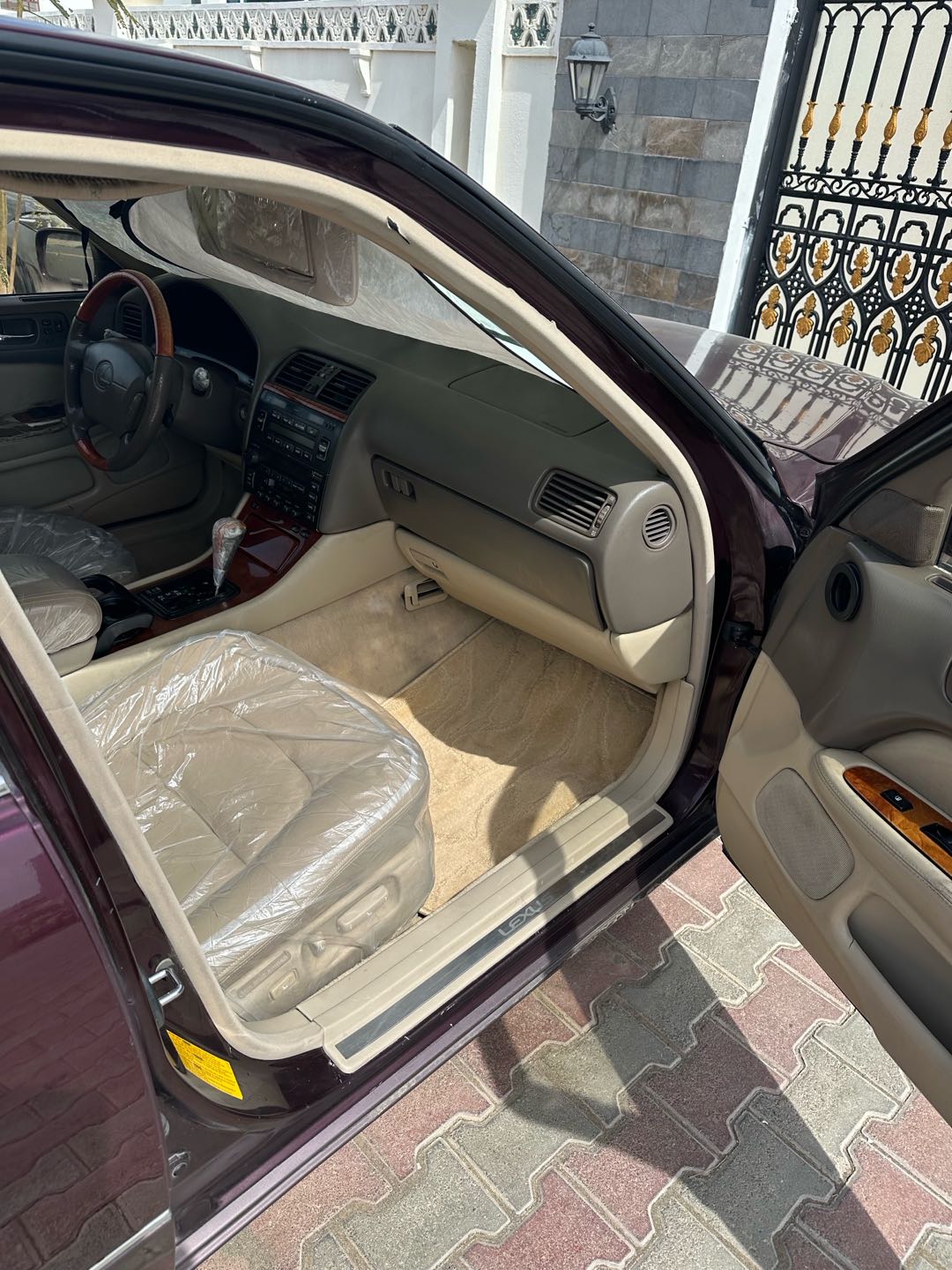 Car Image 1998 LEXUS LS 