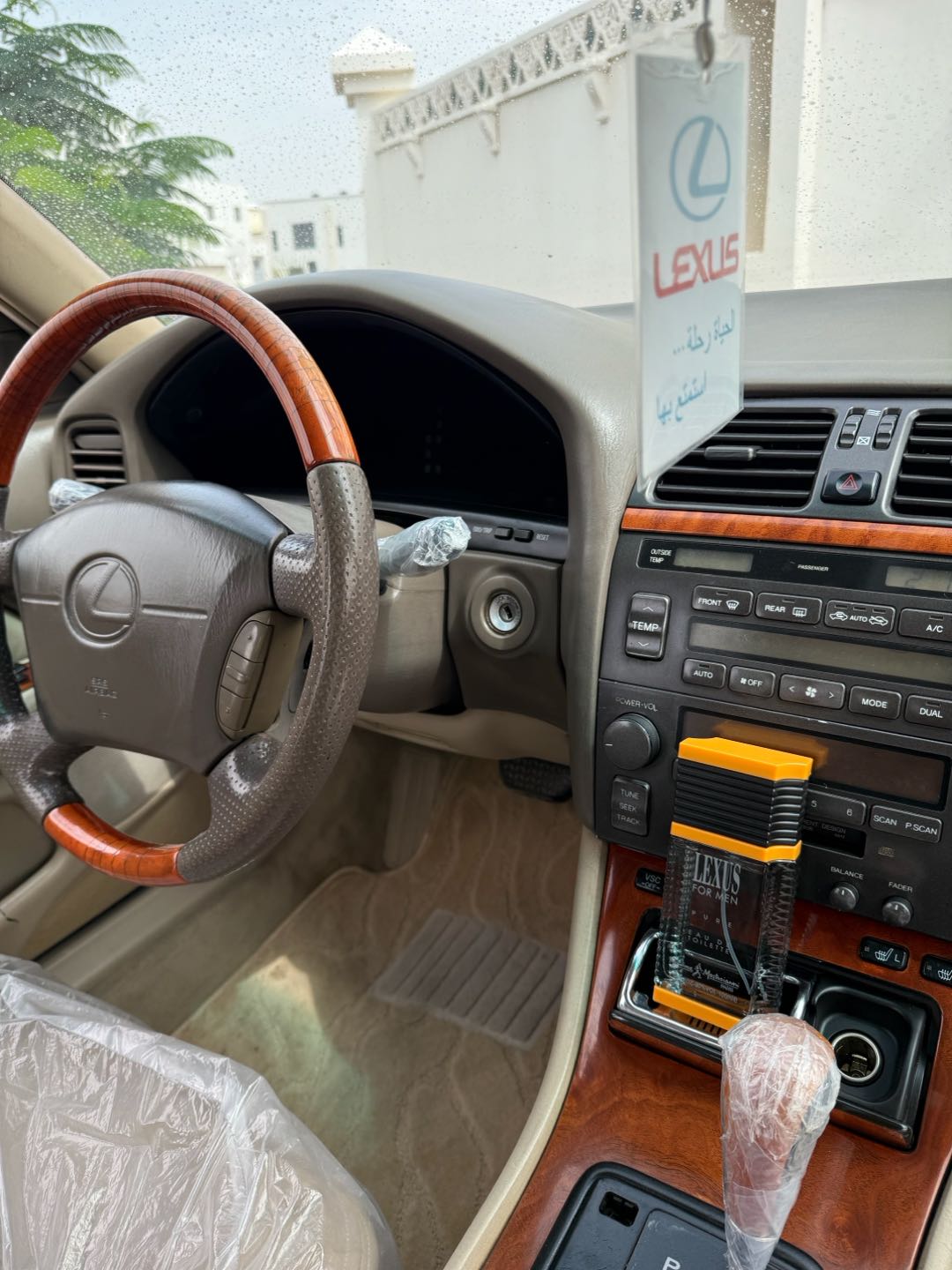Car Image 1998 LEXUS LS 