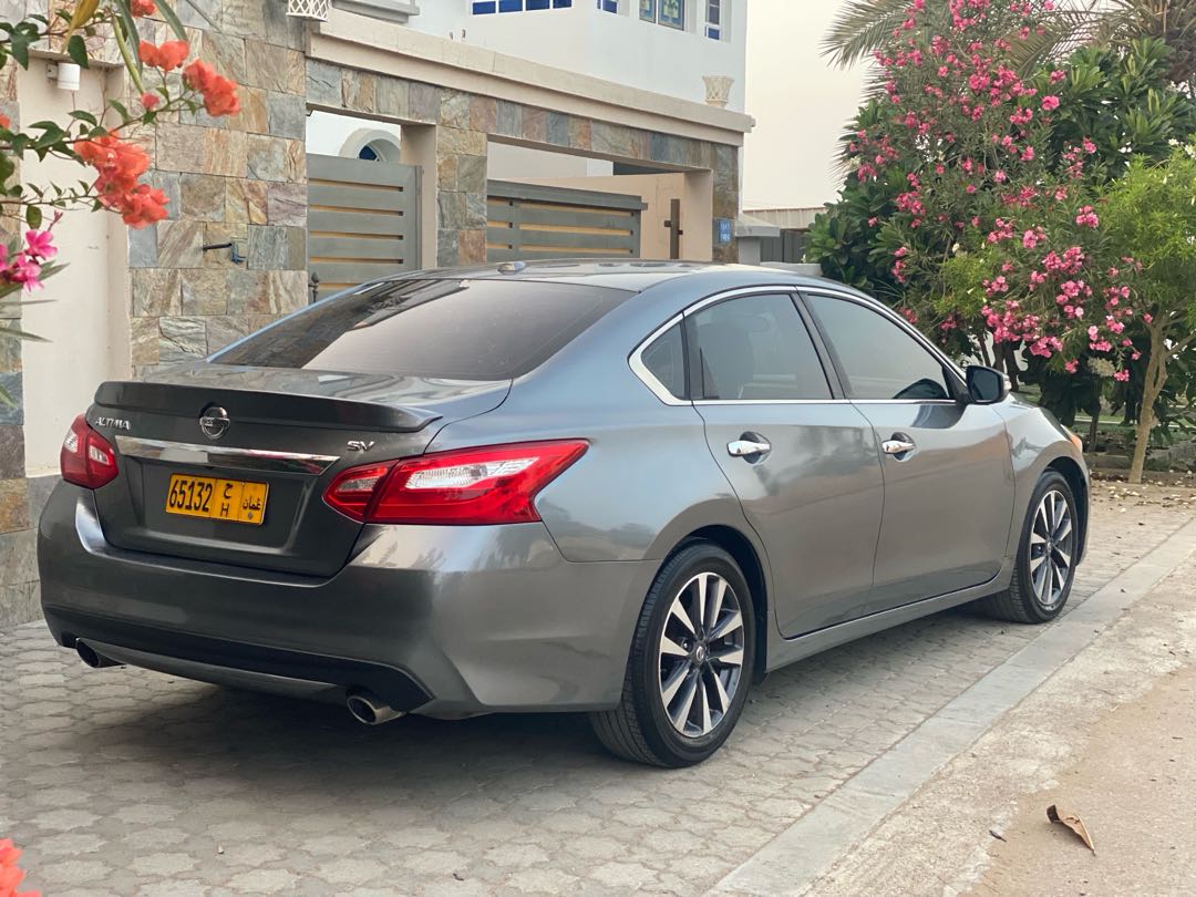 Car Image 2017 NISSAN ALTIMA SV