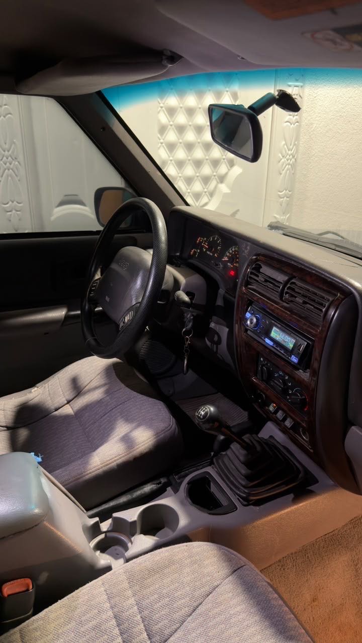 Car Image 1997 JEEP CHEROKEE Sport