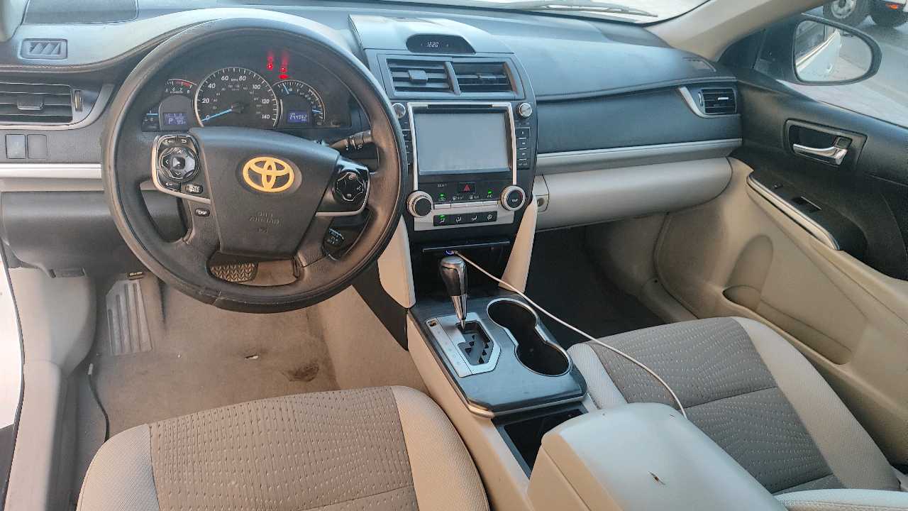 Car Image 2015 TOYOTA CAMRY LE
