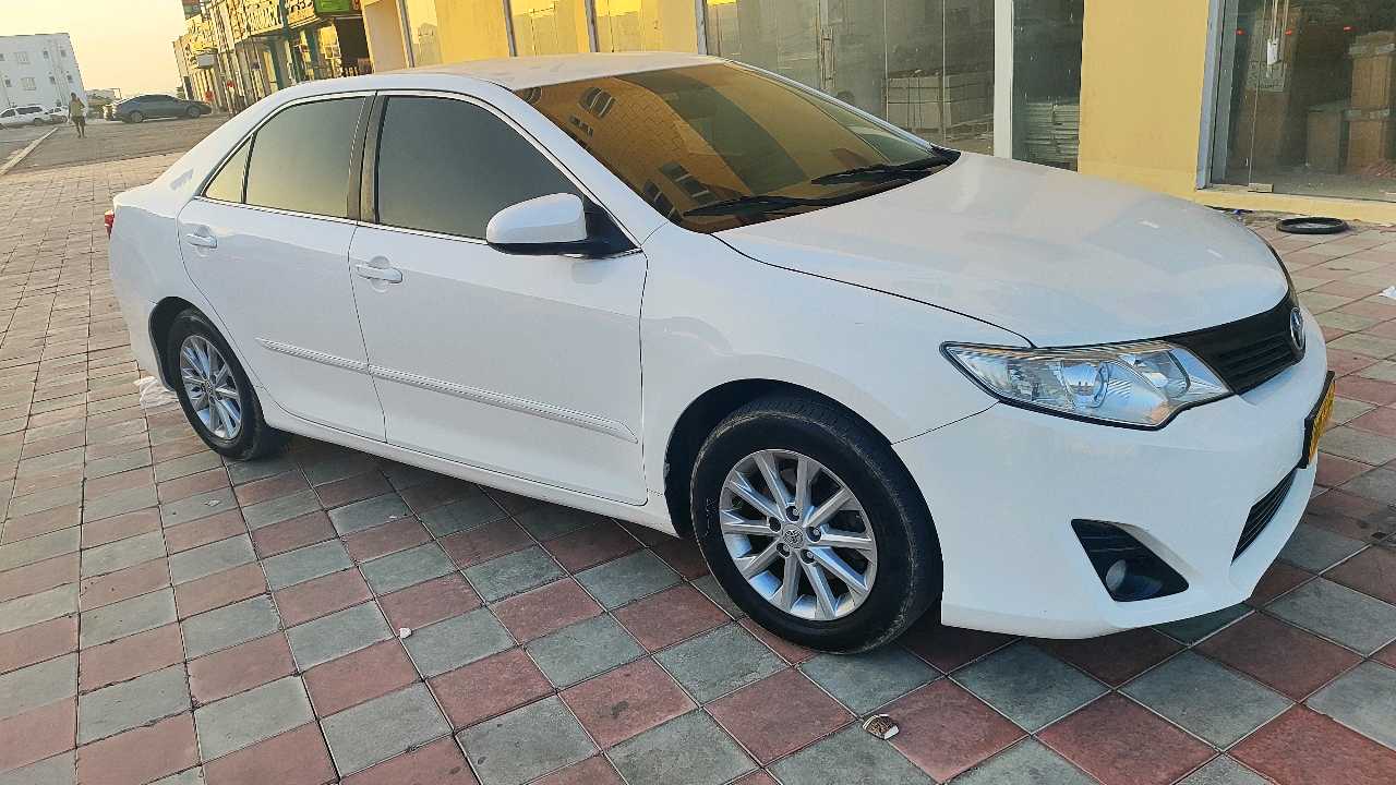 Car Image 2015 TOYOTA CAMRY LE