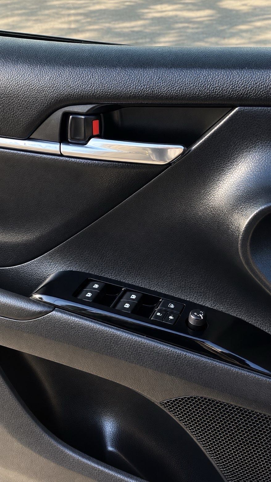 Car Image 2018 TOYOTA CAMRY SE