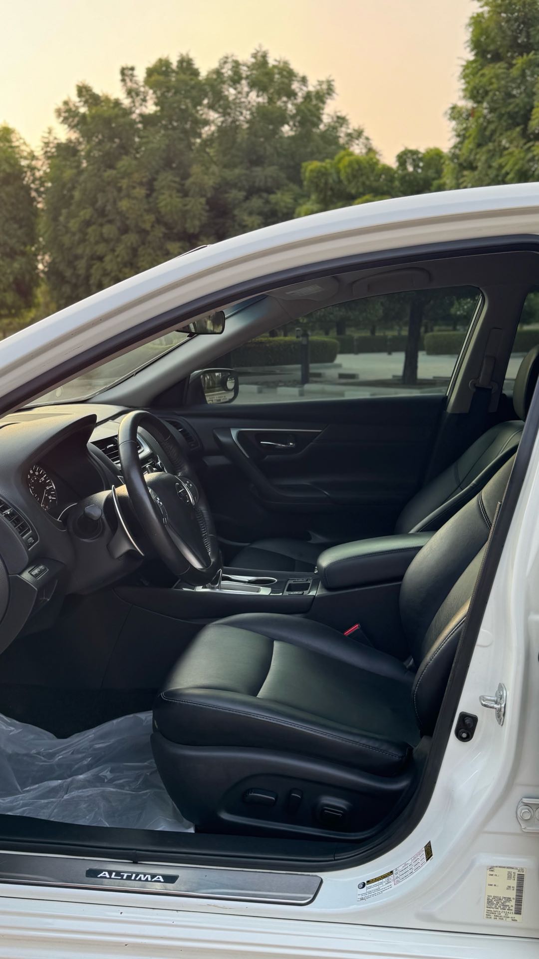 Car Image 2018 NISSAN ALTIMA SR