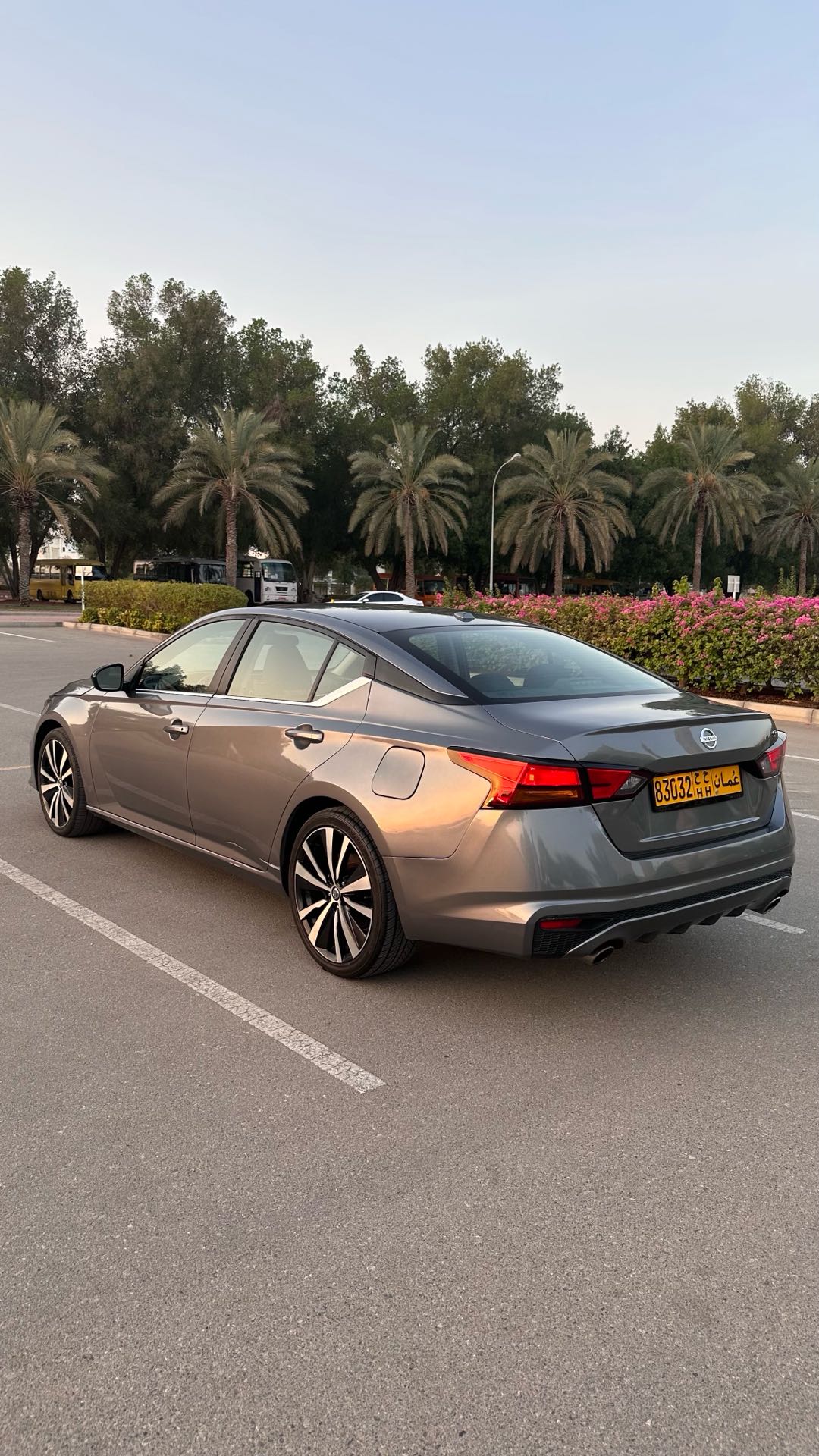 Car Image 2019 NISSAN ALTIMA SR