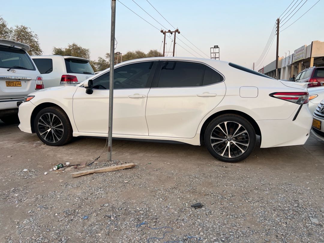 Car Image 2018 TOYOTA CAMRY SE