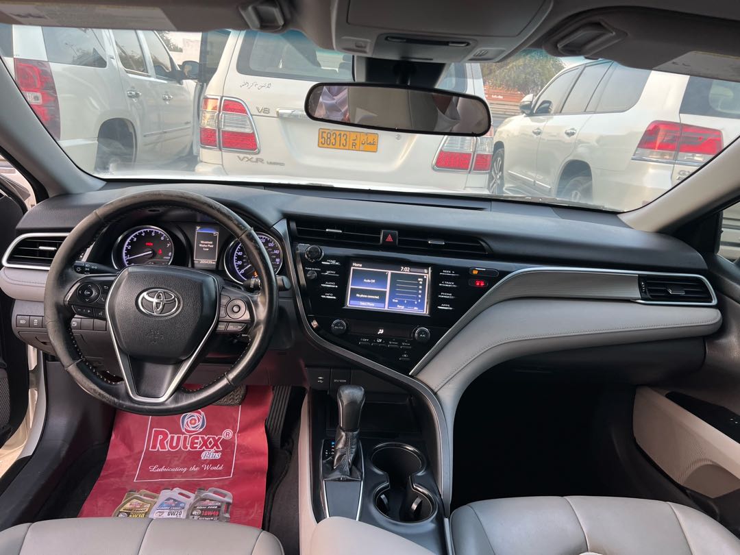 Car Image 2018 TOYOTA CAMRY SE