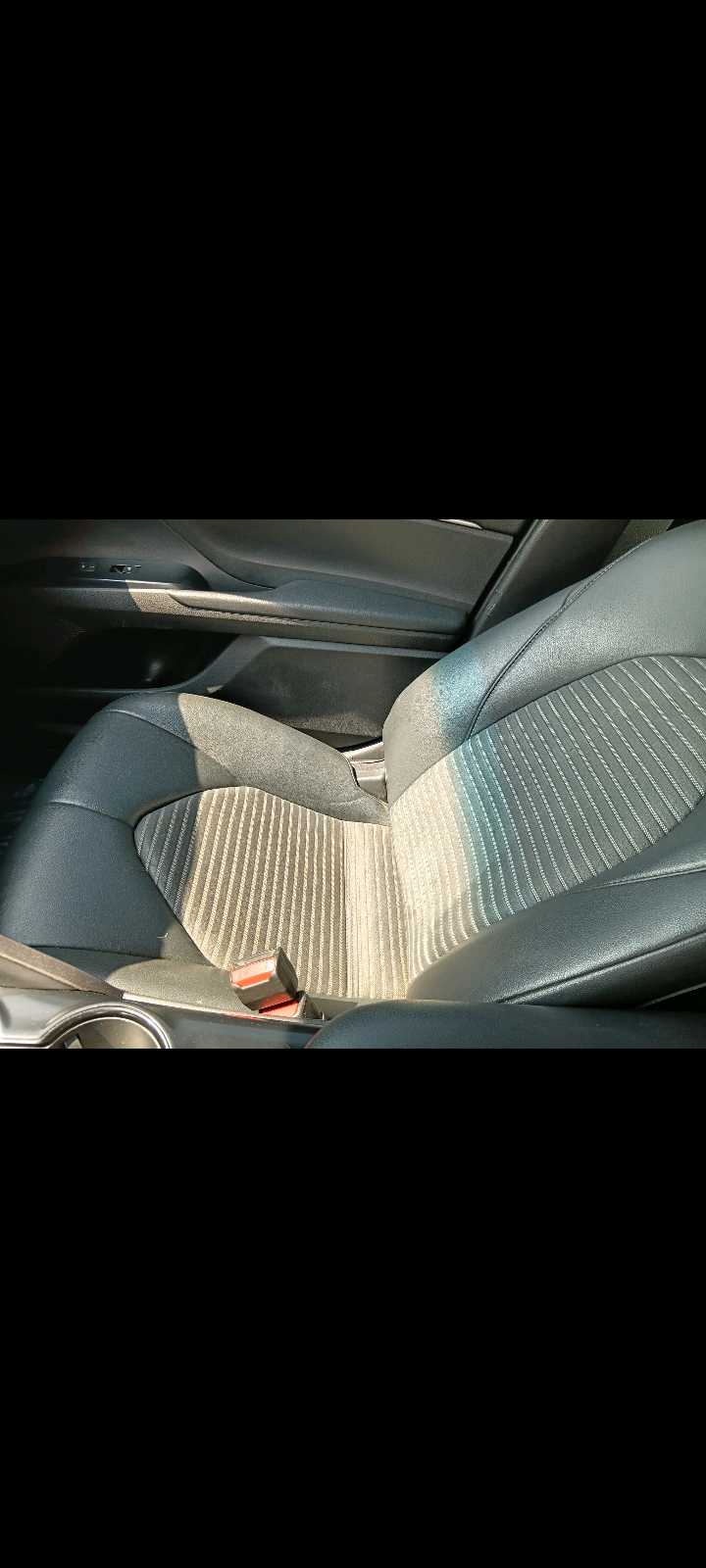 Car Image 2019 TOYOTA CAMRY SE