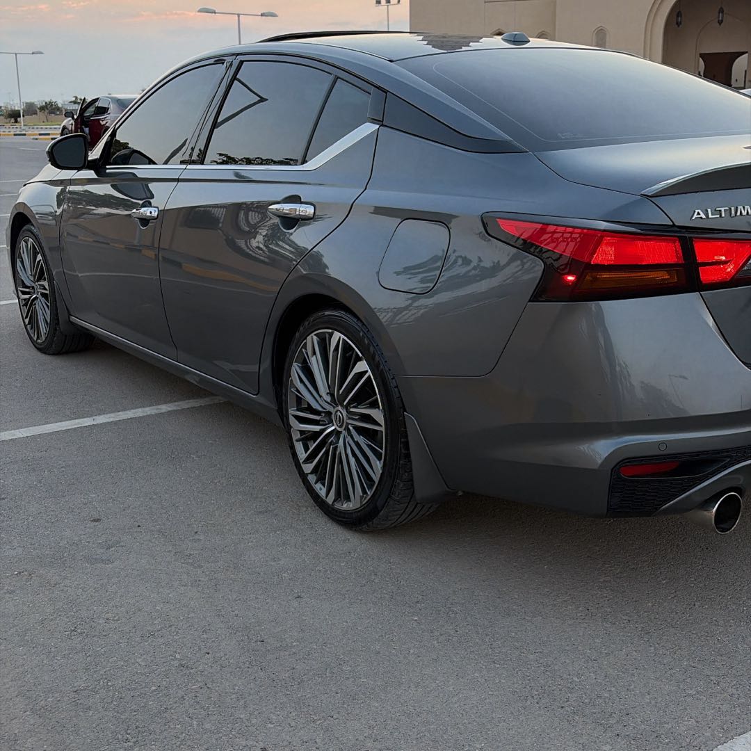 Car Image 2019 NISSAN ALTIMA SL