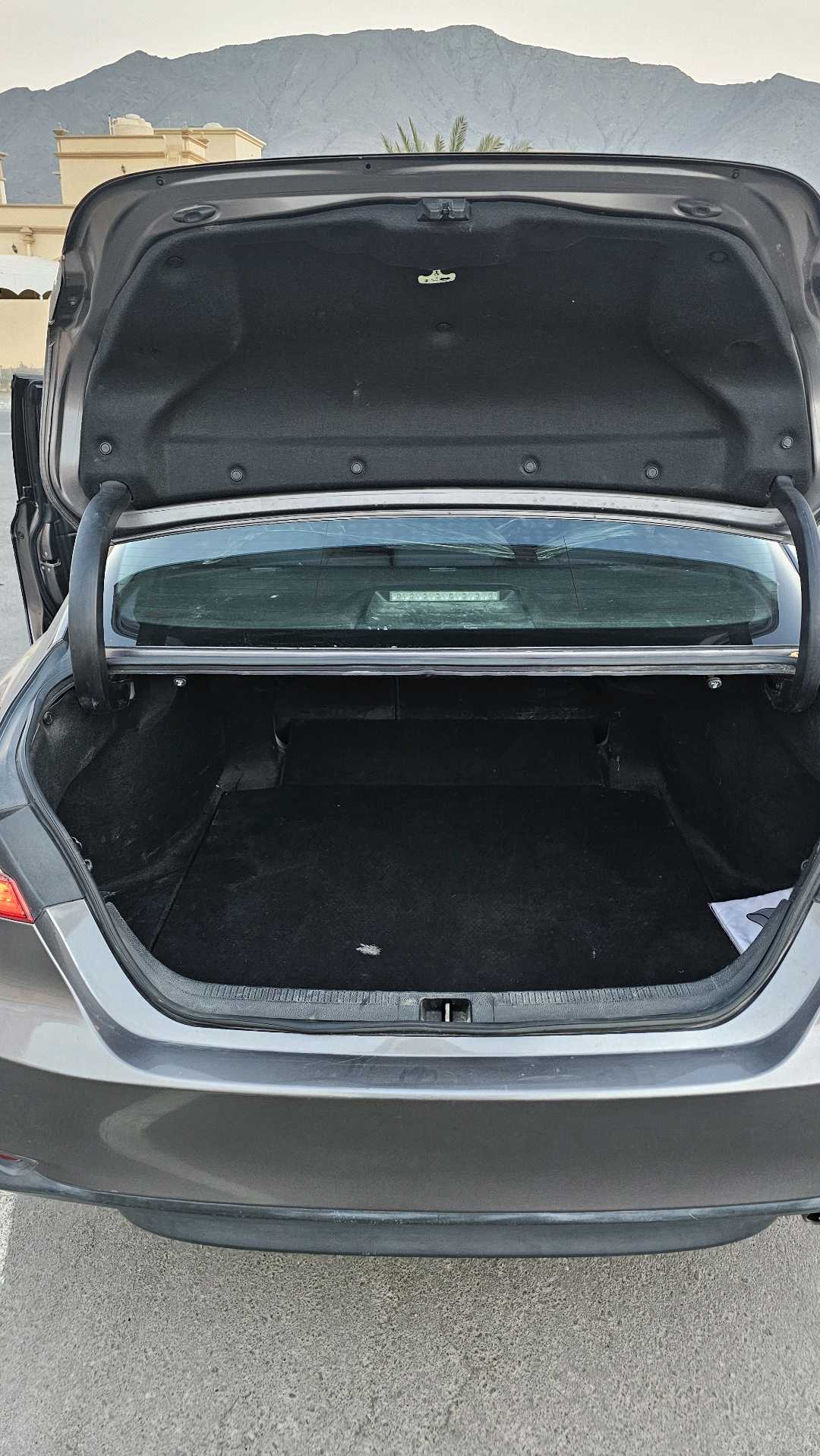 Car Image 2019 TOYOTA CAMRY LE
